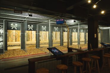 Maniax axe throwing in perth