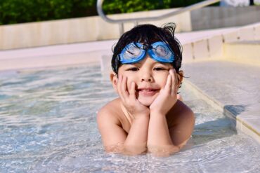 When and How to Teach Your Toddler to Swim